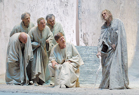 © AP/Stephan Trierenberg Otto Sander als Theseus im Theaterstück "Oedipus in Kolonos"