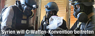 UNO-Chemiewaffenexperten mit Gasmasken