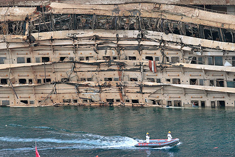 © Reuters/Tony Gentile Das aufgerichtete Wrack der "Costa Concordia"