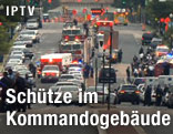 Einsatzkräfte vor Marinestützpunkt