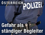 Polizist von hinten