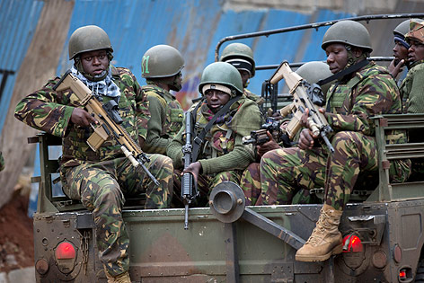 © AP/Ben Curtis Soldaten sitzen auf einem Militär-Lkw