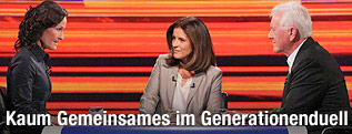 Die Spitzenkandidatin der Gr&uuml;nen, Eva Glawischnig, mit Frank Stronach und Moderatorin Ingrid Thurnher bei der ORF-Konfrontation