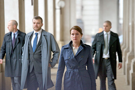© ORF/BAVARIA/Mike Kollöffel Pilou Asbæk als "Kasper Juul" (l.) und Sidse Babett Knudsen als "Birgitte Nyborg Christensen" in einer Szene aus der neuen TV-Serie "Borgen