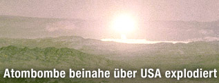 Archivaufnahme einer Explosion nach einem Atombombenabwurf