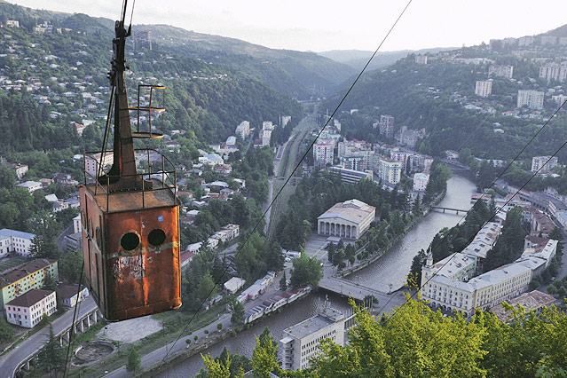 © picturedesk.com/Rex Features/Amos Chapple Gondel im georgischen Chiatura
