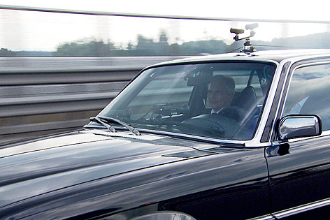 Scharzer Mercedes aus der ORF-Wahlfahrt