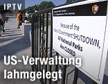 Sperrschild an einem Zaun