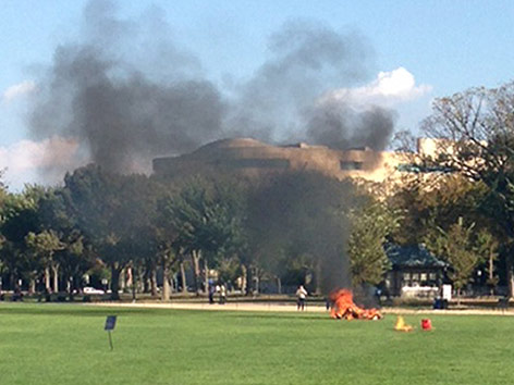 © APA/AP/Katy Scheflen Mann in Brand vor dem Kapitol