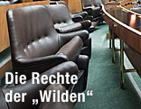 Sessel im Plenarsaal des Parlamentes