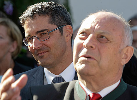 © picturedesk.com/Roland Mühlanger Südtirols Landeschef Luis Durnwalder (SVP) und sein Nachfolger Arno Kompatscher