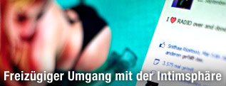 Screenshot zeigt ein freizügiges Bild auf dem Facebook-Profil eines US-Medienstars