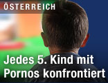 Kind vor Bildschirm
