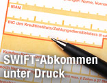 Kugelschreiber liegt auf einer Sepa-Überweisung
