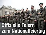 Rekruten des österreichischen Bundesheeres auf dem Heldenplatz