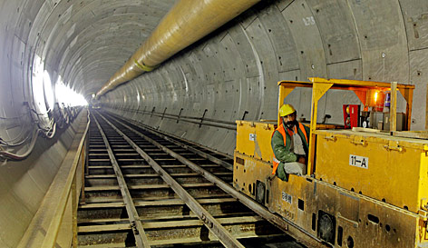 © APA/EPA/Tolga Bozoglu Tunnelarbeiten