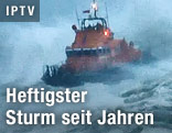 Schaukelndes Schiff auf rauer See