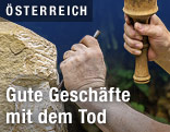 Ein Steinmetz bei der Arbeit