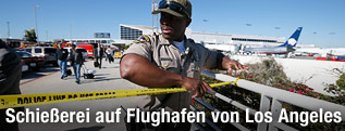 Polizist Sperrt Flughafen ab
