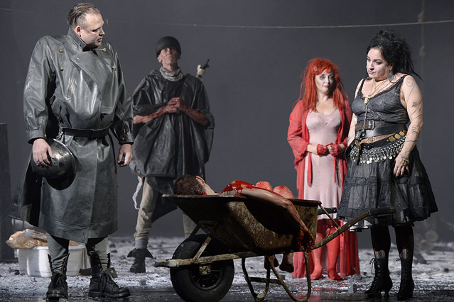 © APA/Hans Klaus Techt Szene von "Mutter Courage und ihre Kinder" im Burgtheater in Wien