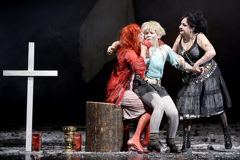 © APA/Hans Klaus Techt Szene von "Mutter Courage und ihre Kinder" im Burgtheater in Wien