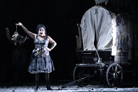 © APA/Hans Klaus Techt Szene von "Mutter Courage und ihre Kinder" im Burgtheater in Wien