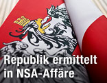 Nahaufnahme des österreichischen Bundesadlers auf einer Fahne