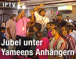Jubelnde Anhänger des neuen Präsidenten Yameen