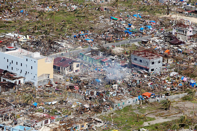 © Reuters/Erik de Castro Durch den Taifun "Haiyan" zerstörte Gebäude