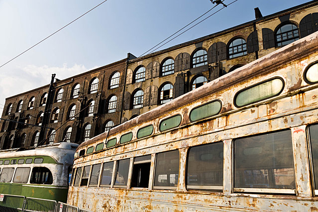 © Corbis/Photononstop/Michel Setboun Streetcar in Brooklyn
