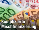 Geldscheine auf einem Haufen