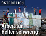 Menschen am Straßenrand