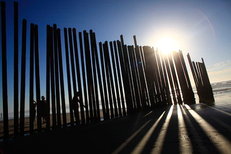© Reuters/Eric Thayer Grenzmauer zwischen Mexiko und den USA in Tijuana