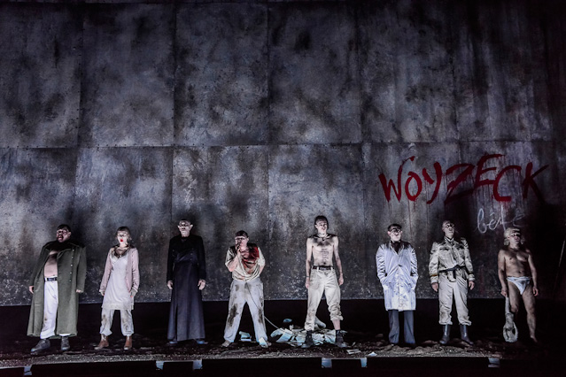 © Lalo Jodlbauer Szene aus "Woyzeck" im Volkstheater