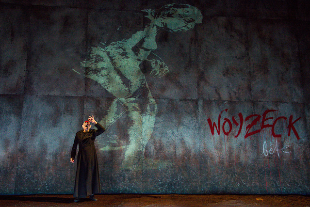 © Lalo Jodlbauer Szene aus "Woyzeck" im Volkstheater