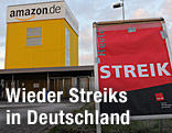 Vor einem Amazon-Logistikzentrum steht eine Tafel mit der Aufschrift Streik