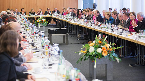 © APA/dpa/Maurizio Gambarini Koalitionsverhandlungen im Konrad-Adenauer-Haus in Berlin.