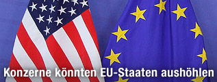 Flaggen der USA und der EU