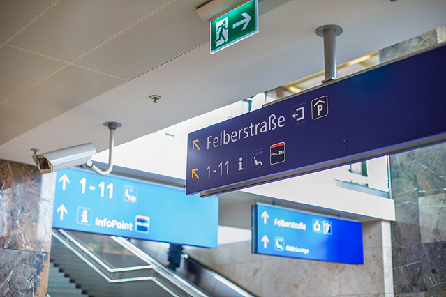 © ORF.at/Zita Köver Beschilderung am Wiener Westbahnhof