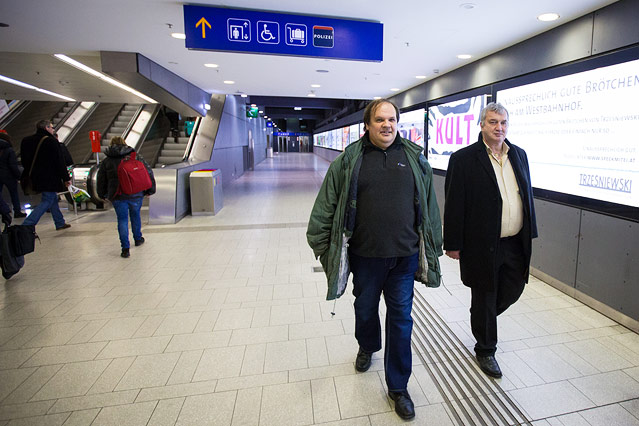 © ORF.at/Zita Köver Zwei Männer am Wiener Westbahnhof