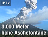 Aschewolke über dem Vulkan Sinabung