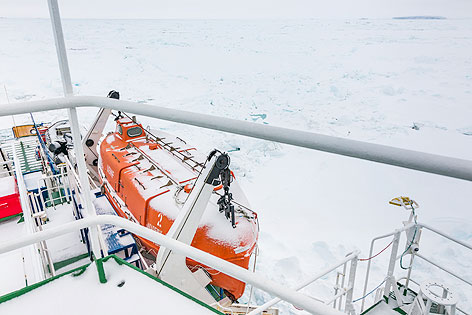 © Reuters/Andrew Peacock Rettungsboot der im Eis gefangenen MV Akademik Shokalskly