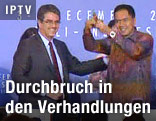 Gita Wirjawan (Indonesischer Handelsminister) und Roberto Azevedo (WTO-Generalsekret&auml;r)