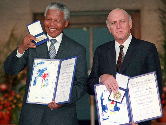 Nelson Mandela mit dem Friedensnobelpreis