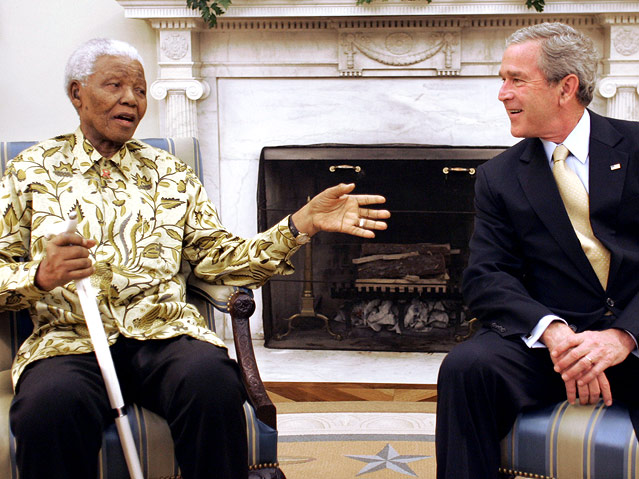 Nelson Mandela und US-Ex-Präsident George W. Bush