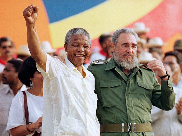 Nelson Mandela mit Fidel Castro