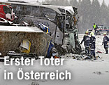 Unfall durch Bus und Lkw