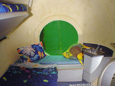© Jules Underwater Lodge Ein Bullauge in der Jules Underwater Lodge