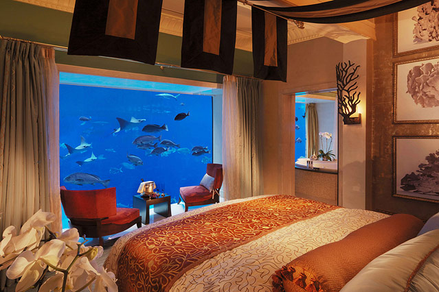 © atlantisthepalm.com Schlafzimmer der Unterwasser Suiten im Atlantis The Palm in Dubai