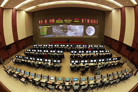 © APA/AP Kontrollraum der chinesischen Raumfahrtzentrum in Peking